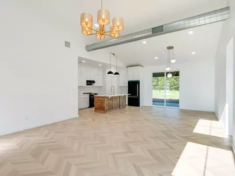 Living - 17488 County Road 3540, Ada, OK 74820 photo 3 of 5