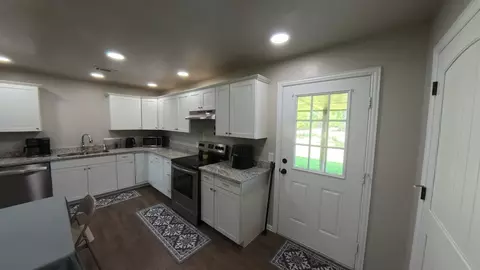 Kitchen - 174 Hummingbird Cir, Colbert, OK 74733 photo 2 of 2