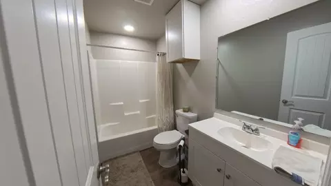 Bath - 174 Hummingbird Cir, Colbert, OK 74733 photo 1 of 4