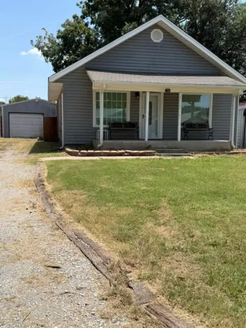 605 N Burgess St, Holdenville, OK 74848
