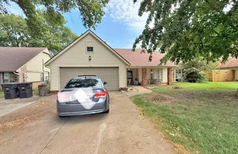 6888 Lee Dr, Bartlesville, OK 74006