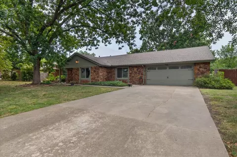 2417 Georgetown Dr, Bartlesville, OK 74006