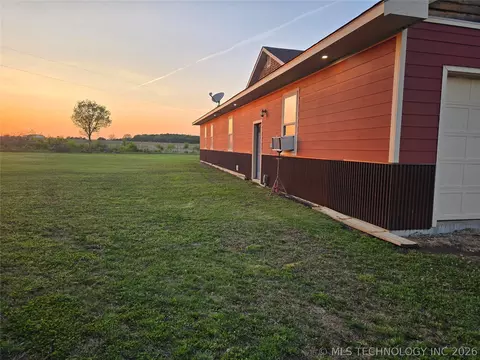 Exterior - 1 4300 Rd, Pawnee, OK 74058 photo 5 of 8