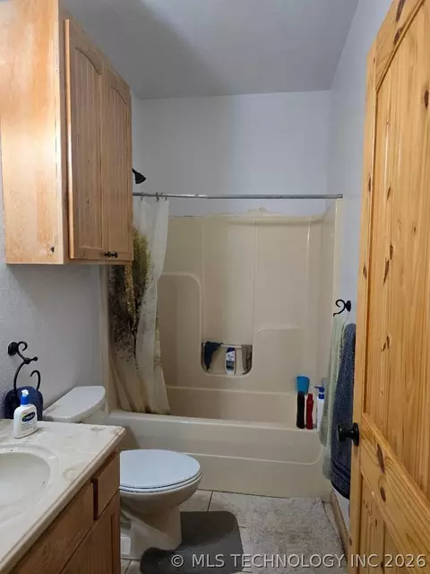 Bath - 1 4300 Rd, Pawnee, OK 74058 photo 2 of 2