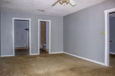 Bedroom - 404 E Laurel St, Hugo, OK 74743 photo 3 of 7