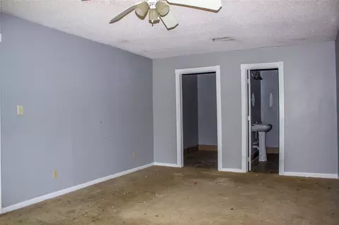 Bedroom - 404 E Laurel St, Hugo, OK 74743 photo 2 of 7