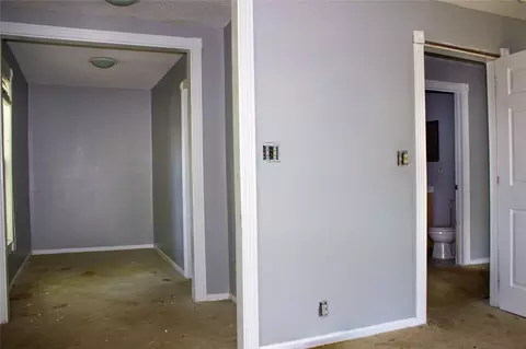 Entry Way - 404 E Laurel St, Hugo, OK 74743 photo 2 of 3
