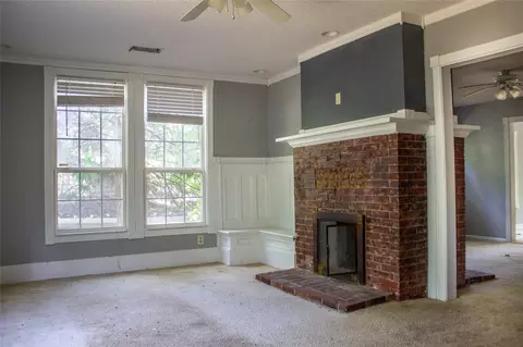 Living - 404 E Laurel St, Hugo, OK 74743 photo 1 of 5
