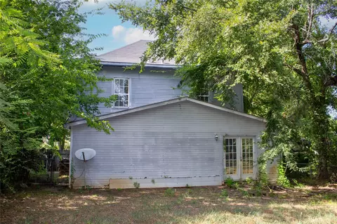 Exterior - 404 E Laurel St, Hugo, OK 74743 photo 4 of 7