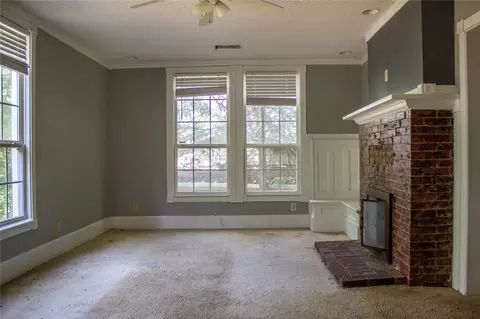 Living - 404 E Laurel St, Hugo, OK 74743 photo 2 of 5