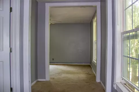 Entry Way - 404 E Laurel St, Hugo, OK 74743 photo 3 of 3