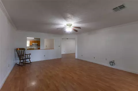 Living - 334169 E 1010 Rd, Harrah, OK 73045 photo 3 of 5