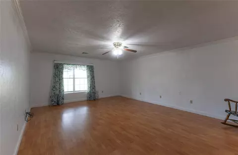 Living - 334169 E 1010 Rd, Harrah, OK 73045 photo 2 of 5