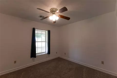 Bedroom - 334169 E 1010 Rd, Harrah, OK 73045 photo 11 of 14