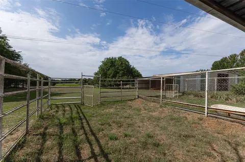 Exterior - 334169 E 1010 Rd, Harrah, OK 73045 photo 10 of 17