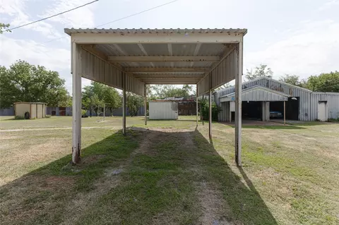 Exterior - 334169 E 1010 Rd, Harrah, OK 73045 photo 8 of 17