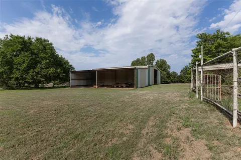 Exterior - 334169 E 1010 Rd, Harrah, OK 73045 photo 12 of 17