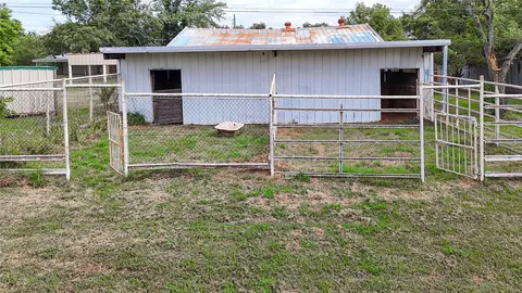 Exterior - 334169 E 1010 Rd, Harrah, OK 73045 photo 11 of 17