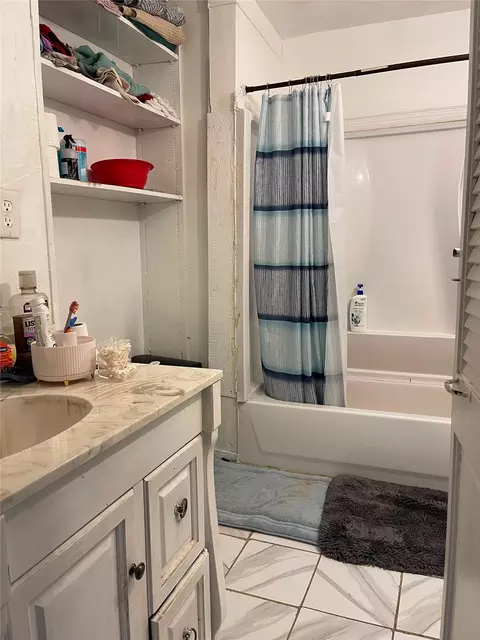 Bath - 3536 E Latimer Pl, Tulsa, OK 74115 photo 2 of 2
