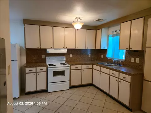 Kitchen - 602 W Spruce St N, Haskell, OK 74436 photo 3 of 5