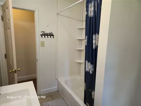 Bath - 602 W Spruce St N, Haskell, OK 74436 photo 1 of 2