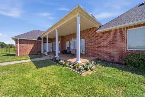 Exterior - 3315 E Ridgewood Dr, Cushing, OK 74023 photo 7 of 12