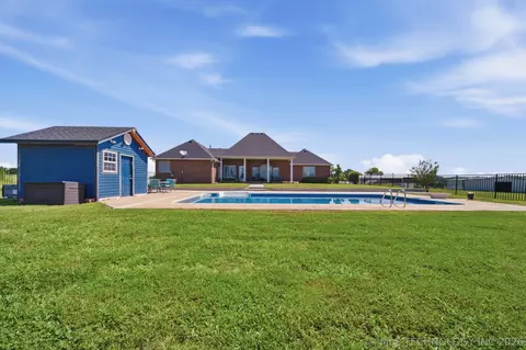 Exterior - 3315 E Ridgewood Dr, Cushing, OK 74023 photo 11 of 12
