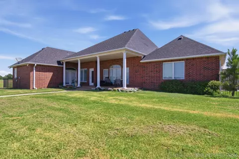 Exterior - 3315 E Ridgewood Dr, Cushing, OK 74023 photo 6 of 12