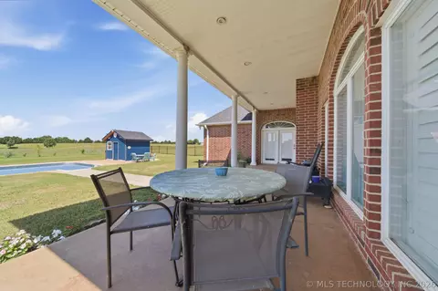 Exterior - 3315 E Ridgewood Dr, Cushing, OK 74023 photo 8 of 12