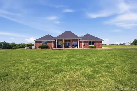 Exterior - 3315 E Ridgewood Dr, Cushing, OK 74023 photo 2 of 12
