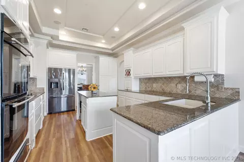 Kitchen - 3315 E Ridgewood Dr, Cushing, OK 74023 photo 2 of 2