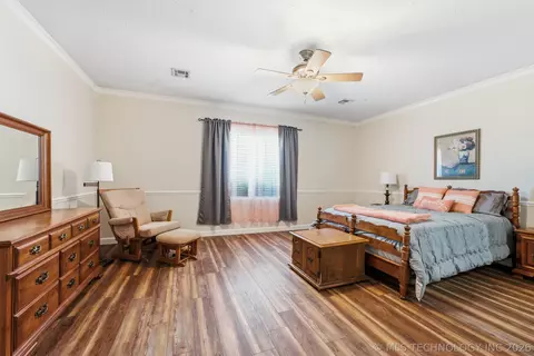 Bedroom - 3315 E Ridgewood Dr, Cushing, OK 74023 photo 2 of 2