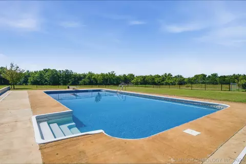 Exterior - 3315 E Ridgewood Dr, Cushing, OK 74023 photo 10 of 12
