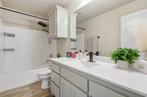 Bath - 6700 S 20th Pl, Broken Arrow, OK 74011 photo 3 of 4