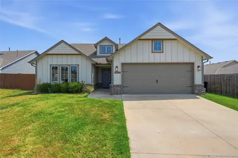 Exterior - 6700 S 20th Pl, Broken Arrow, OK 74011 photo 3 of 6