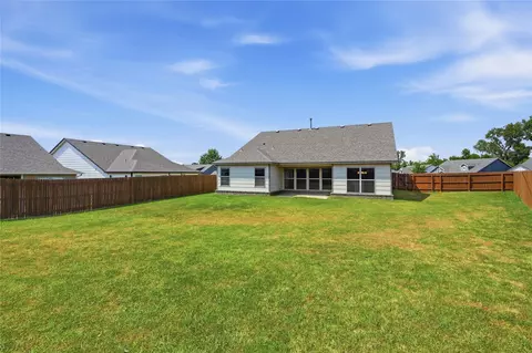 Exterior - 6700 S 20th Pl, Broken Arrow, OK 74011 photo 4 of 6