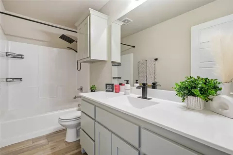 Bath - 6700 S 20th Pl, Broken Arrow, OK 74011 photo 3 of 4