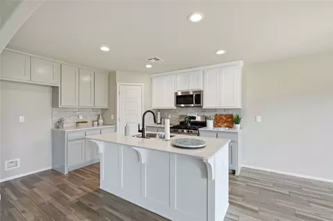 Kitchen - 6700 S 20th Pl, Broken Arrow, OK 74011 photo 2 of 3