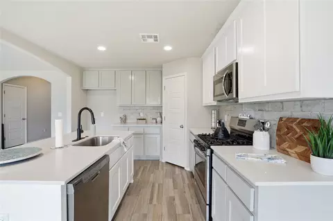 Kitchen - 6700 S 20th Pl, Broken Arrow, OK 74011 photo 3 of 3