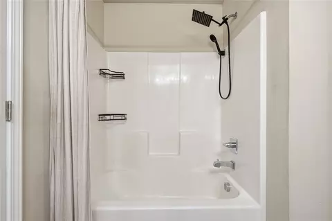 Bath - 6700 S 20th Pl, Broken Arrow, OK 74011 photo 2 of 4