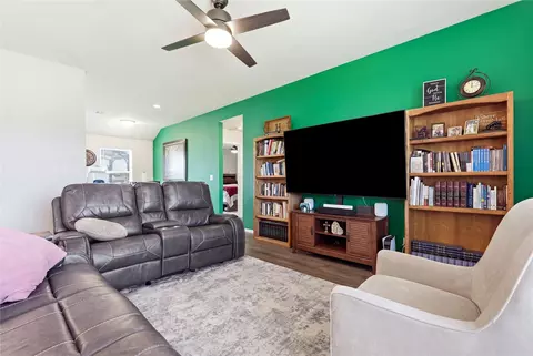 Living - 23340 E 114th Ct S, Broken Arrow, OK 74014 photo 2 of 4