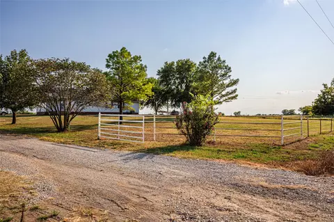 Exterior - 438505 E 370 Rd, Big Cabin, OK 74332 photo 11 of 14