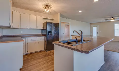 Kitchen - 438505 E 370 Rd, Big Cabin, OK 74332 photo 3 of 6