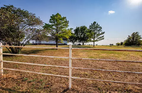 Exterior - 438505 E 370 Rd, Big Cabin, OK 74332 photo 5 of 14