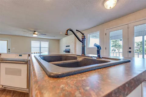 Kitchen - 438505 E 370 Rd, Big Cabin, OK 74332 photo 5 of 6