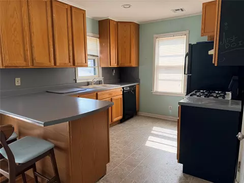 Kitchen - 5810 E 18th St, Tulsa, OK 74112 photo 1 of 2