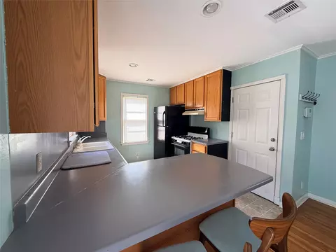Kitchen - 5810 E 18th St, Tulsa, OK 74112 photo 2 of 2