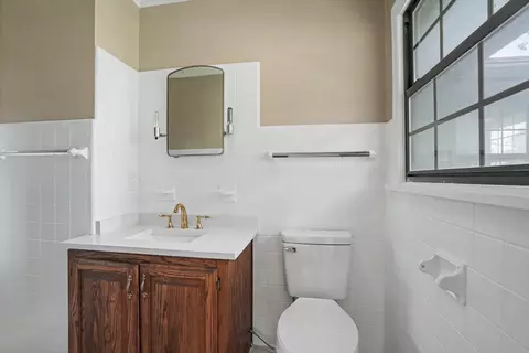 Bath - 602 Elgin Pl, Broken Arrow, OK 74012 photo 1 of 5