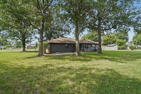Exterior - 602 Elgin Pl, Broken Arrow, OK 74012 photo 5 of 9