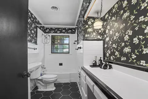 Bath - 602 Elgin Pl, Broken Arrow, OK 74012 photo 3 of 5